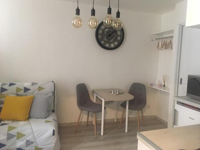 Cosy A Orange Apartment *
